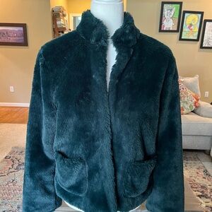 dRA Elegant Teal Green Faux Fur Jacket with pockets and clasps Size PS